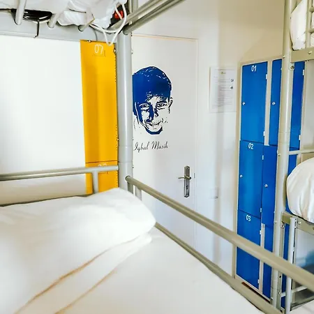Help Yourself - Restelo Hostel Lissabon