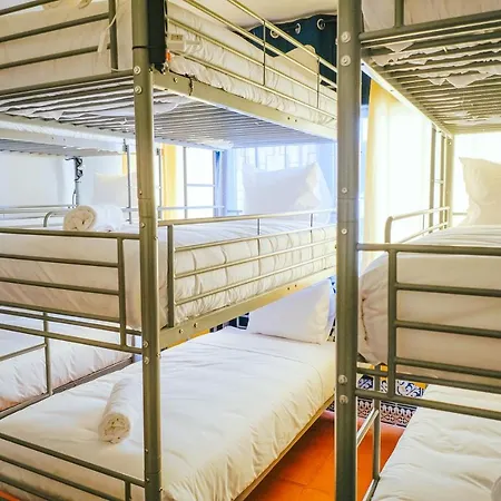 Help Yourself - Restelo Hostel Lisbon