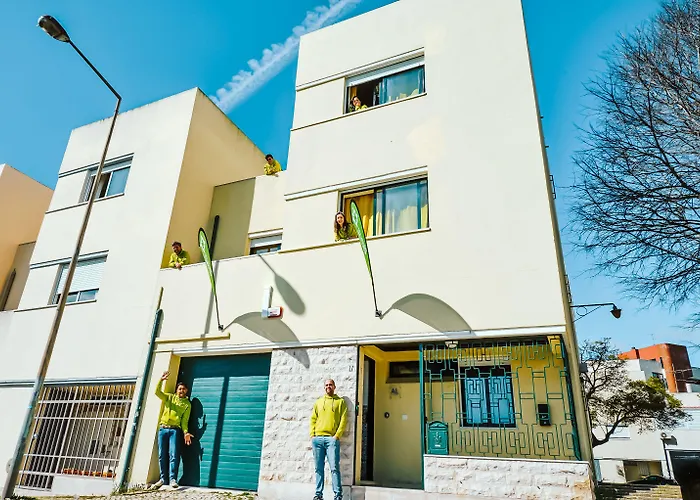 Help Yourself - Restelo Hostel *