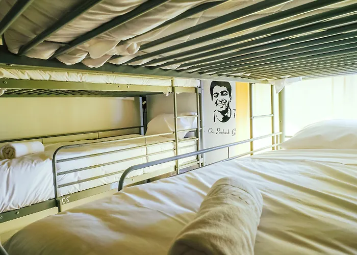 Hostel Help Yourself - Restelo